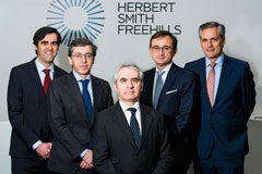 Herbert Smith Freehills crea un Consejo Académico De izquierda a derecha: Fernando Gascón, Javier Guillén, Manuel Rivero, Jorge Viera y Antonio Pastor.