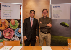 (de izquierda a derecha): Luis Fernando Guerra, socio director de Deloitte Abogados y José Antonio Bastos, presidente de Médicos Sin Fronteras.