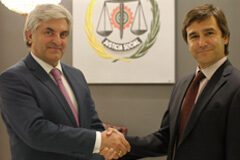 Thomson Reuters firma un acuerdo con el Consejo General de Graduados Sociales de España para acompañar a este colectivo en la transformación digital del sector Raúl Castillo, director comercial de Thomson Reuters y Javier San Martín Rodríguez, presidente del Consejo General de Graduados Sociales de España