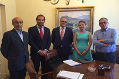 Thomson Reuters y el Colegio de Abogados de Jaén impulsan la modernización de los abogados jienenses En la imagen, de derecha a izquierda, José María Ortega Rodríguez, Manuela Rosa Ruiz Torres, Juan Antonio Galán Doval, Jorge Carlos Alonso y Vicente Oya Amate.