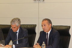 ONTIER presenta de la mano de Thomson Reuters Aranzadi ‘La defensa judicial frente a una expropiación forzosa’ De izquierda a derecha, Adolfo Suárez Illana, presidente internacional de ONTIER; y Pedro Rubio, socio de Publico en ONTIER y coordinador y coautor de la obra