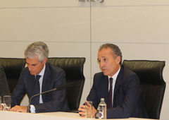 De izquierda a derecha, Adolfo Suárez Illana, presidente internacional de ONTIER; y Pedro Rubio, socio de Publico en ONTIER y coordinador y coautor de la obra