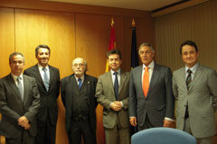 AEADE y la Asociación de Abogados de Seguros firman un acuerdo para fomentar el arbitraje de izda. a dcha., López y García de la Serrana, Álvarez Camiña, Medina Crespo, Lozano Aragüés, Barrero Valverde e Íscar de Hoyos.