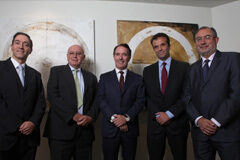Allen & Overy anuncia la creación de su Consejo Académico De izquierda a derecha: Pedro de Miguel Asensio, Antonio Jiménez-Blanco, Íñigo Gómez-Jordana, Pablo Mayor (socio del área de Mercantil-Regulatorio y responsable del área de Derecho Administrativo en España), y Jesús Quijano