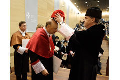 El catedrático Antonio Fernández de Buján ha sido investido Doctor Honoris Causa por la Universidad CEU San Pablo Antonio Fernández de Buján ha sido investido Doctor Honoris Causa por la Universidad CEU San Pablo