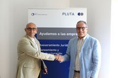 PLUTA y la Universidad Carlos III de Madrid firman un acuerdo para la formación de estudiantes en asesoría jurídica Áticus Ocaña Martin y César Giner