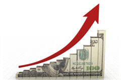PwC alcanza unos ingresos de 31.500 millones de dólares en 2012 Un gráfico hecho con billetes de dólar que va en incrementoy una flecha roja hacia arriba