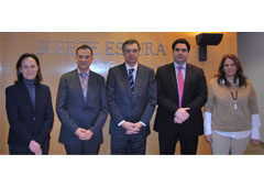 Bufete Escura y EF Advocats i Assessors Financers firman un convenio de colaboración De Izd. a Dcha: Mª José Esteban (Escura); Eduard Tornero (EF); Ferran Escura (Escura); Iban Fernandez (EF) y Mª Eulalia del Castillo (EF)