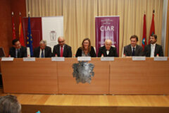 El Centro Iberoamericano de Arbitraje (CIAR) inicia su andadura con la vista puesta en las PYMES Acto solemne de presentación. En el centro, la decana del Colegio de Abogados de Madrid, Sonia Gumpert, y Luis Martí Mingarro, presidente del CIAR