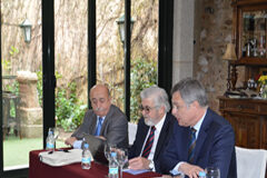 El Magistrado del Tribunal Supremo Wenceslao Olea alerta sobre la necesaria vigilancia de prácticas contrarias a la libre competencia en la contratación pública De izda a dcha: Carmelo Cascón Merino (socio de Hispajuris en Cáceres), Wenceslao Olea Godoy (magistrado de la Sala Tercera del Tribunal Supremo) y Fernando Escura (presidente de Hispajuris).