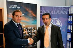 Thomson Reuters Aranzadi e INEAF firman un convenio de colaboración para la adquisición de productos especializados De izda. a dcha.: Francisco Javier y Jorge Carlos Alonso