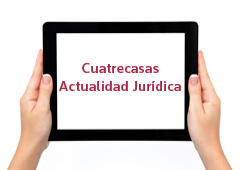 Un Ipad donde pone 'Cuatrecasas Actualidad Jurídica'
