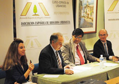 Curso de Aproximación al Derecho Urbanístico Curso de Aproximación al Derecho Urbanístico