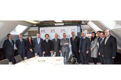 La Cámara de Comercio España-Corea explora oportunidades de inversión empresarial en Latinoamérica Embajadores de Corea, México, Perú, Chile y del Ministro Plenipotenciario de la Embajada de Colombia, con la Junta Directiva de la Cámara de Comercio España-Corea