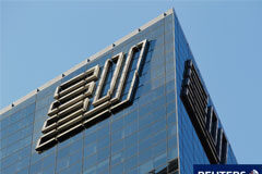 Ernst & Young premiada por Financial Times y Mergermarket como ‘Accountancy Firm of the Year’ El logotipo de Ernst & Young visto en la fachada de su sede en Nueva York