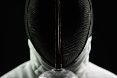 La prevención penal, una nueva exigencia para las empresas Fencer con máscara protectora