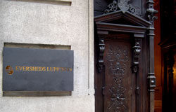 “El primer interesado en retirar del mercado un producto defectuoso es el propio fabricante» Local de Eversheds.