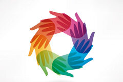 Informar, ser accesible y responder… una necesidad del cliente, una obligación del abogado Manos de colores enlazadas