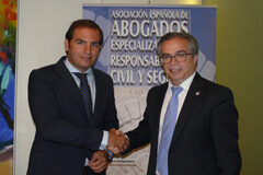 Thomson Reuters Aranzadi y la Asociación Española de Abogados Especializados en Responsabilidad Civil y Seguro firman un acuerdo de colaboración Javier López y García de le Serrana y Jorge Carlos Alonso