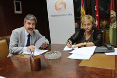Thomson Reuters firma un convenio de colaboración con el Colegio Oficial de Graduados Sociales de Madrid para la difusión de Checkpoint Carlos Gaona y María Antonia Cruz firmando el convenio