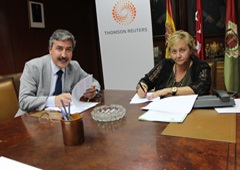 Carlos Gaona y María Antonia Cruz firmando el convenio Carlos Gaona y María Antonia Cruz firmando el convenio