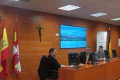 Thomson Reuters Aranzadi facilita el acceso a su plataforma jurídica a los colegiados del Colegio de Abogados de Ávila gracias a un convenio entre ambas entidades Gabriel Gonzalez, diputado bibliotecario del ICAAVILA, Carlos Tejo, director nacional de relaciones con universidades, asociaciones y colegios y , Daniel Fernández González, responsable de universidades, asociaciones y colegios profesionales de Thomson Re