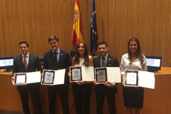 Lucía Aparicio Gil, mejor jurista universitaria de España 2016 y Civitas Complutense campeón Copa Master debate judicial 2016 Foto de familia de los premiados.