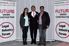 La tecnología está al servicio del abogado, quien a su vez está al servicio de su cliente Katie Deeg (University of California, Berkeley), Jean-Luc Delli (el organizador del evento) y Ricardo Oliva León.