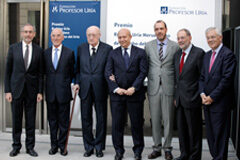 Premio Rodrigo Uría Meruéndano de Derecho del Arte, segunda edición De izquierda a derecha: D. Agustín González (Secretario del jurado), D. Daniel Proença de Carvalho (Presidente del jurado), D. Aurelio Menéndez (Presidente de Honor de la Fundación Profesor Uría), D. José Ignacio Wert (Ministro de Educación, Cultura y Dep