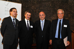 Garrigues cumple 25 años en Bruselas De izqda. a drcha.: Ricardo Gómez (socio director de Garrigues), José Luis Buendía (socio director de Bruselas), Joaquín Almunia (vicepresidente de la Comisión Europea) y Antonio Garrigues (presidente de Garrigues)