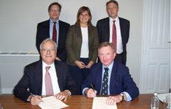 El Centro de Estudios Garrigues suscribe un acuerdo de colaboración con la London School of Economics Miembros de Garrigues y del London School of economics.