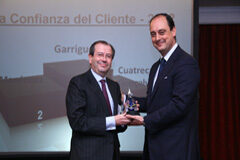 Las grandes empresas españolas otorgan a Garrigues el ‘Premio a la Confianza del Cliente’ Imagen de la entrega del premio