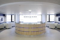 Bird & Bird se asocia con ATMD en Singapur y abre su tercera oficina en China