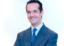 Hogan Lovells, mejor despacho de energía y recursos naturales de España por los Finance Monthly-Law Awards 2011 Hermenegildo Altozano, Socio Director del área de Energía, Recursos Naturales e Infraestructuras de Hogan Lovells