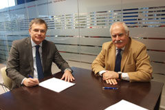 Convenio entre Allianz Global Assistance e Hispajuris para la atención legal en toda España a los beneficiarios del seguro de defensa jurídica ‘Iuris familia’ (De izquierda a derecha): Fernando Escura (presidente de Hispajuris) y Claudio Plevisani (director general de Allianz Global Assistance)