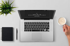 La evolución de la asesoría legal con la llegada de Internet portatil en mesa y café