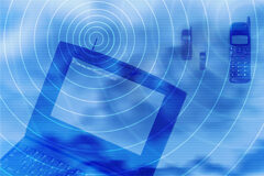 Humildad y proactividad: claves para no incurrir como clientes en lo que criticamos como asesores Dibujo de un ordenador emitiendo unas ondas y al lado móviles