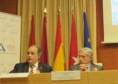 A la izquierda de la imagen Jose María García Gutiérrez, Presidente de Urbanistas