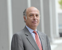 Uría Menéndez y Cuatrecasas, premiados en Francia como mejores firmas españolas Uría Menéndez y Cuatrecasas, premiados en Francia como mejores firmas españolas. José María Segovia, socio director de Uría Menéndez