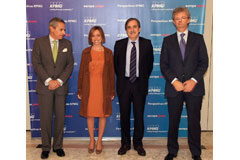 El Ministro de Trabajo habló en KPMG sobre la reforma de la negociación colectiva de izqda. a drcha: Asís Martín de Cabiedes, presidente de Europa Press; Carme Chacón, ministra de Defensa; John Scott, presidente de KPMG en España y Valeriano Gómez, ministro de Trabajo.