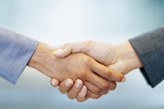 Modificaciones en el acceso a la jubilación Dos manos