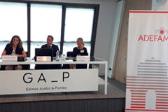 Expertos de Gómez-Acebo & Pombo reunidos por Adefam recomiendan a las empresas familiares apostar por una cultura preventiva de riesgos y de cumplimiento normativo para operar con tranquilidad en sus negocios De izda. a dcha.: Marina Rincón, Guillermo Guerra y Vanessa Fernández