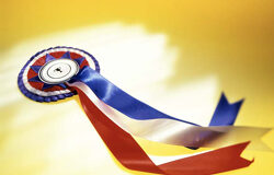 Cuatrecasas, Gonçalves Pereira, premiada como mejor firma ibérica del año en M&A por Financial Times-Mergermarket Un medallón con lazos