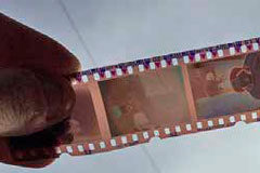 Inteligencia colectiva… o inteligencia artificial Negativo de fotos encontrado en el suelo en Barcelona. @OriolQF TWITTER