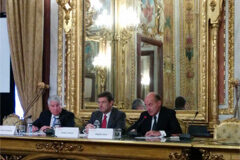 Miquel Roca: “La filosofía del Buen Gobierno Corporativo es dar estabilidad a los mercados y confianza a los inversores” De izda. a dcha.: Arturo Fernández, Presidente de la Cámara Oficial de Comercio, Rafael Catalá,, Ministro de Justicia y Miquel Roca, presidente de Roca Junyent