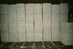 El Área de Responsabilidad Civil y Seguros de Hispajuris tramitó más de 7.000 asuntos en 2010 Varios montones de papel apilados.