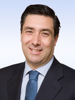 Pedro León y Francia Ramos nuevo Director de Relaciones Institucionales de KPMG