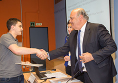 Alain Simón Sotés recibe la felicitación del presidente del TSJN