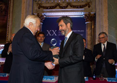 Manuel Olivencia recoge el Premio de la mano del Presidente del CGPJ, Carlos Lesmes