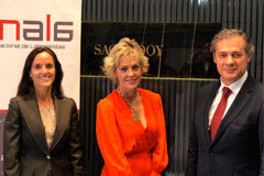 María Jesús Herrera Duque, socia de Sagardoy Abogados, galardonada con el Premio ASNALA-Santander Justicia al Mejor Laboralista De izda. a dcha. Dña Ana Gómez Hernández, Presidenta de Asnala, Dña. María Jesús Herrera, galardonada del Premio al Mejor Laboralista 2019 y D. Gregorio García Torres, Director de Santander Justicia
